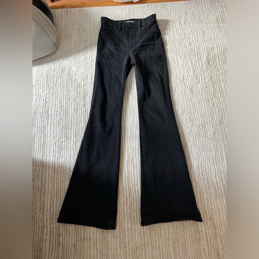 Good American POWER STRETCH PULL-ON FLARE JEANS  - BLACK001 Small